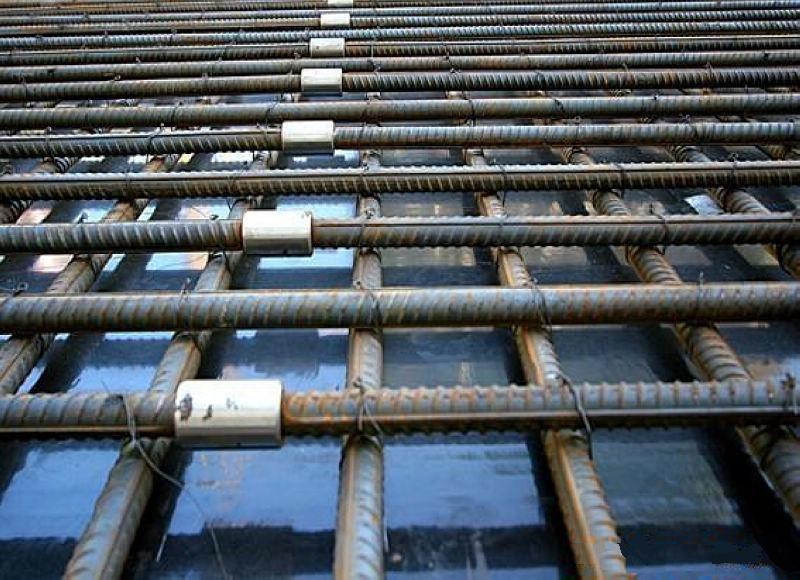 玉门为什么建楼房时，要在钢筋上加一排小圆环？原来作用这么大